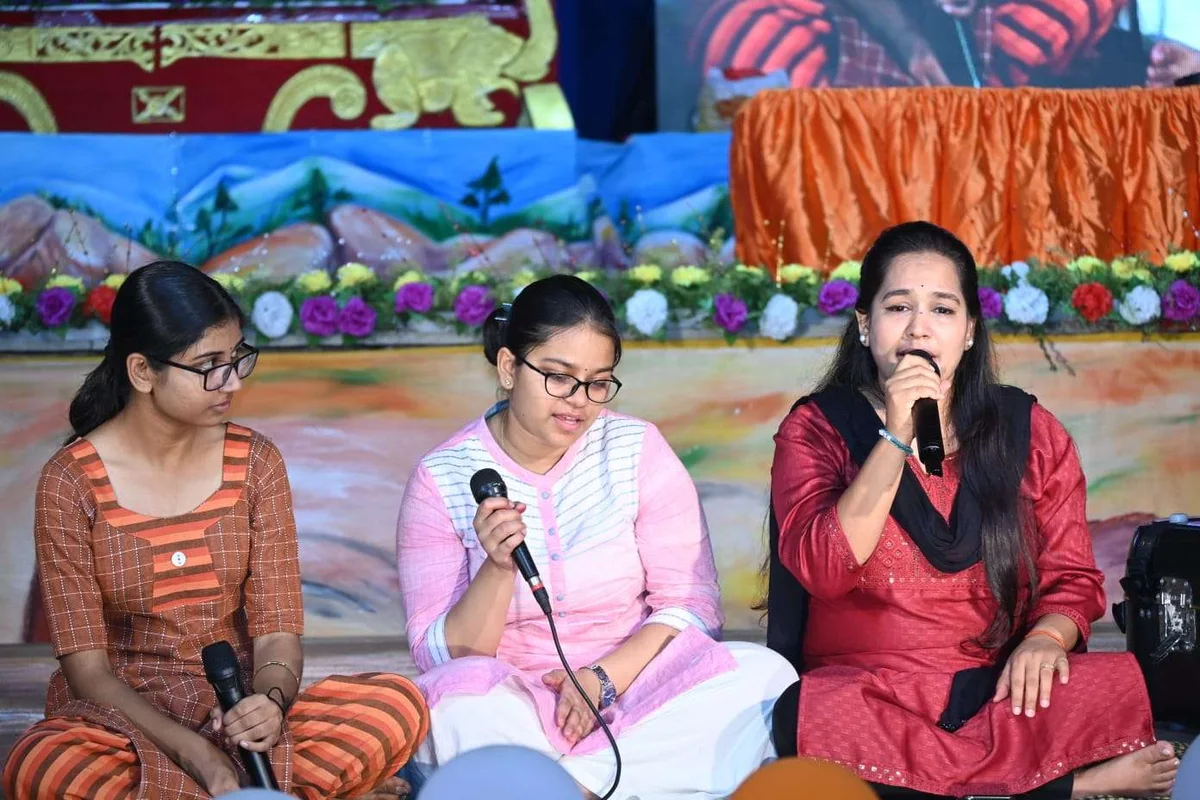 Musical performance from RAWA’s original gallery
